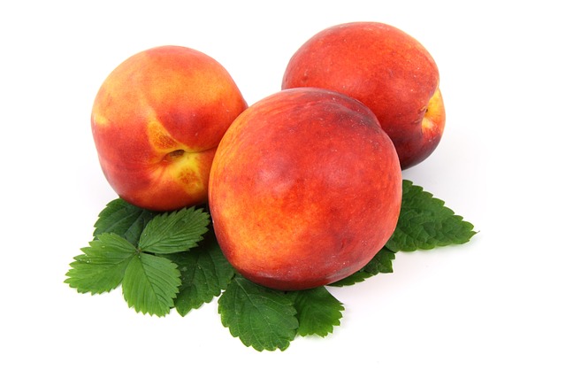 Healthy fruit - nectarine: Protects the skin from UV radiation, strengthens the immune system, helps the body fight against diseases, also excellent for weight loss